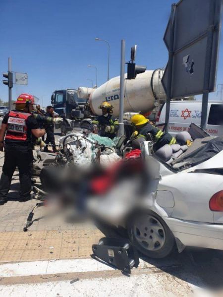 مصرع شابين من بير هداج واصابة ثالث بجراح خطيرة جراء حادث سير